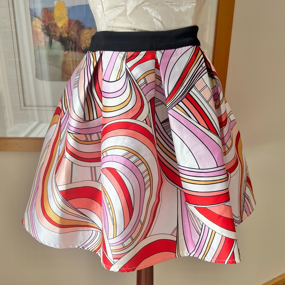 TeezeMe Graphic Swirl Circle Skater Mini Skirt 3/4
